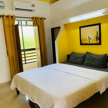 Amigo Inn Anjuna Bagian luar foto