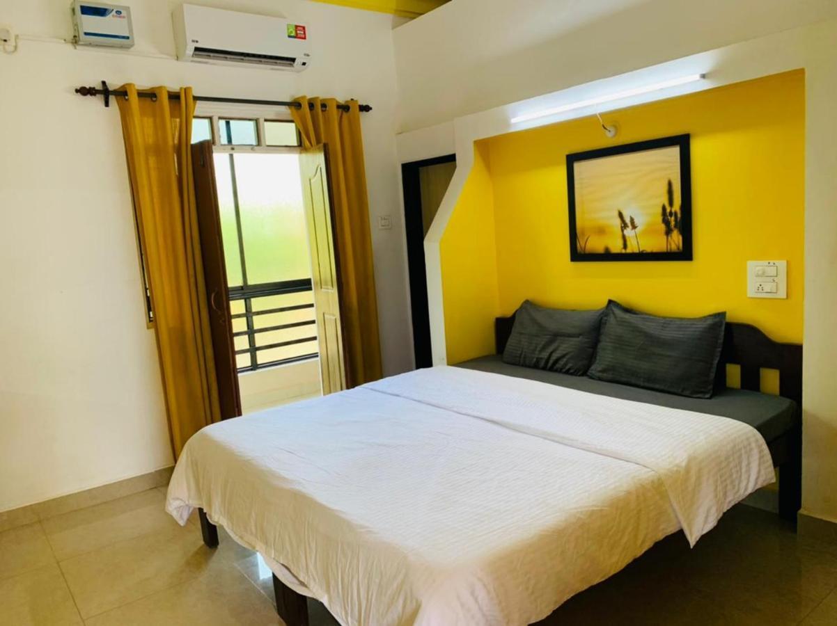 Amigo Inn Anjuna Bagian luar foto